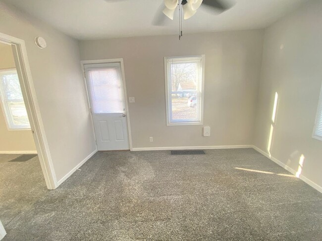 Photo - Now Leasing: 1 Bedroom, Home in Waterloo, IA!