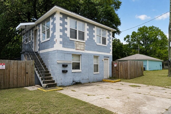 Photo - 3212 Barnett St