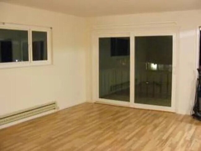 Photo - CAMBRIAN - Remodeled upstairs unit - great... Unit 3