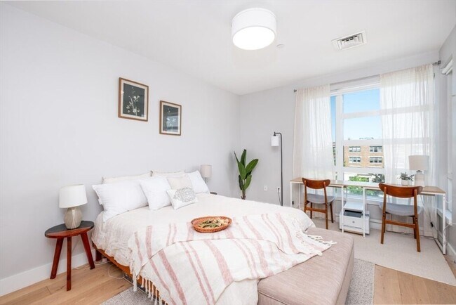 Photo - 1691 Commonwealth Ave Unidad 402