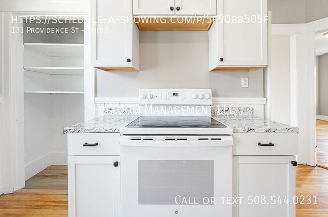 Building Photo - 131 Providence St Unit 3 Rental