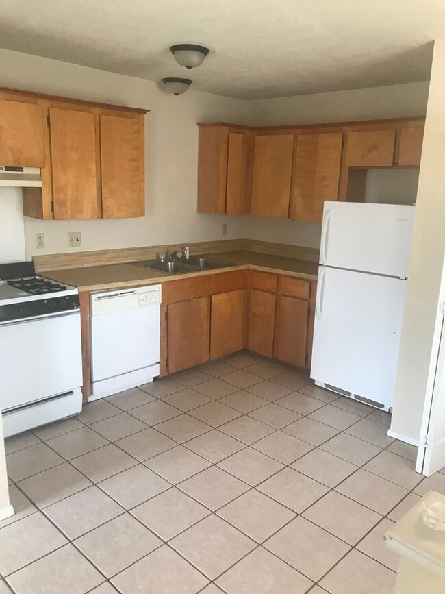 Photo - TWO BEDROOM DUPLEX WITH FENCED BACK YARD AVAILABLE 7/27/2026.