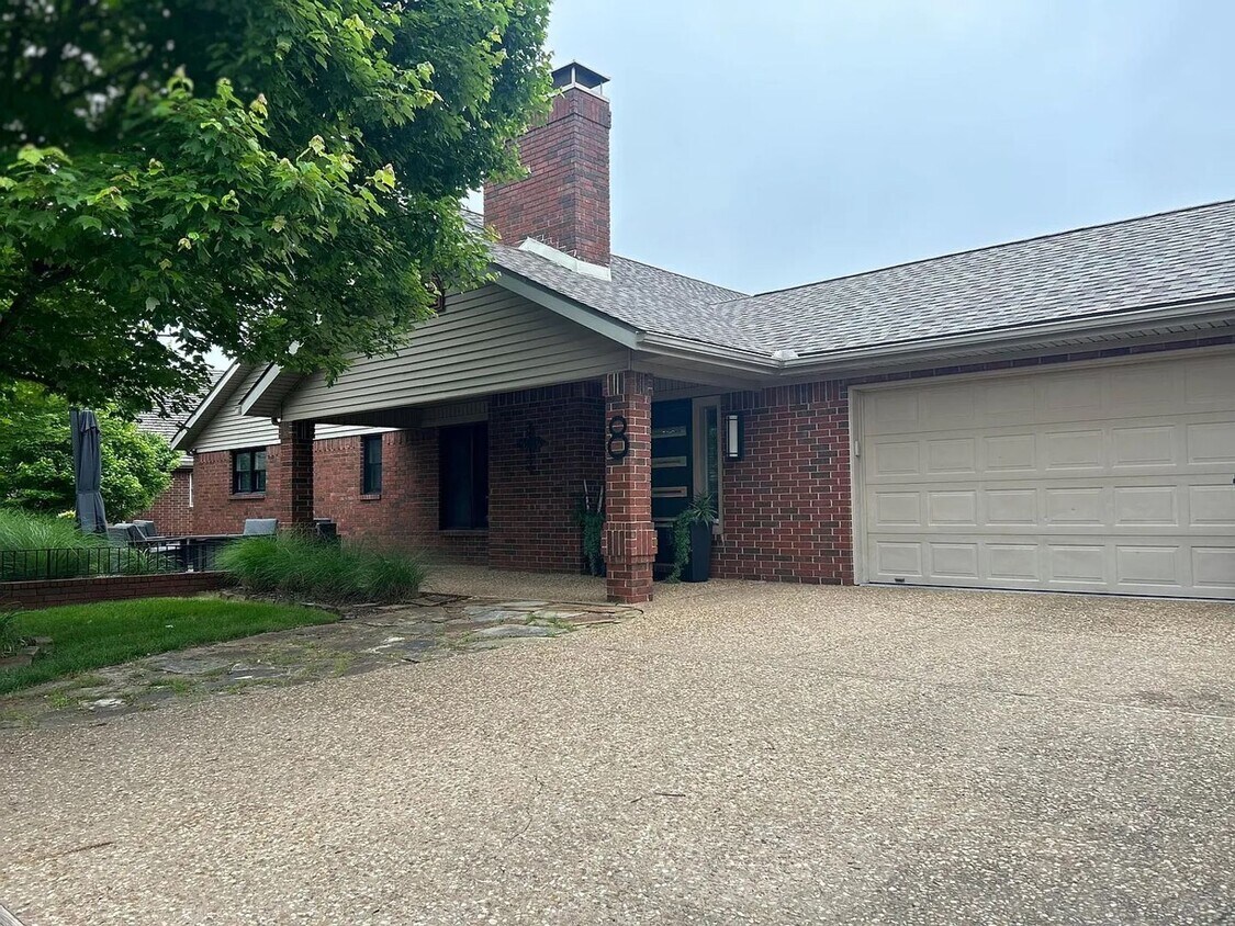 Available August 1st! Beautifully Remodele... - Available August 1st! Beautifully Remodele...