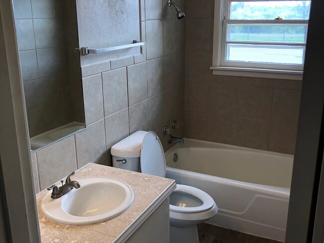 Photo - 2306 62nd St