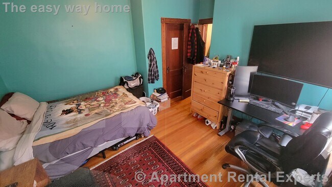 Photo - Teele Square - Extra Large with Study - Pa...