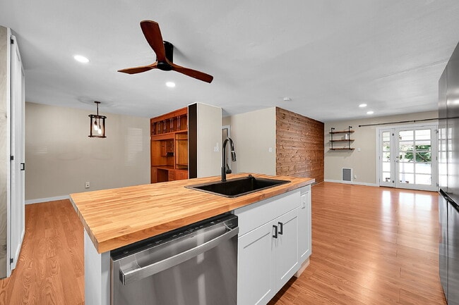 Photo - $2,195.00 - 3 Bedrooms, 2 Bathrooms, Singl...