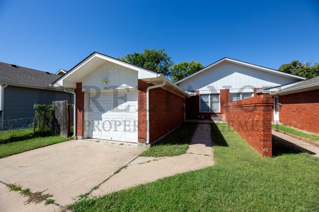 Building Photo - 1513 S Edwards St