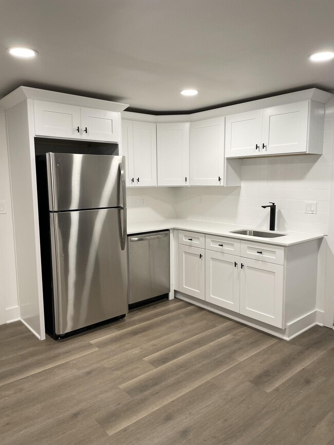 Building Photo - 90 W Meyers Ave