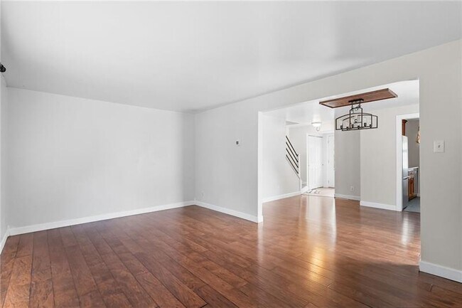 Photo - 222 Parkwood Dr