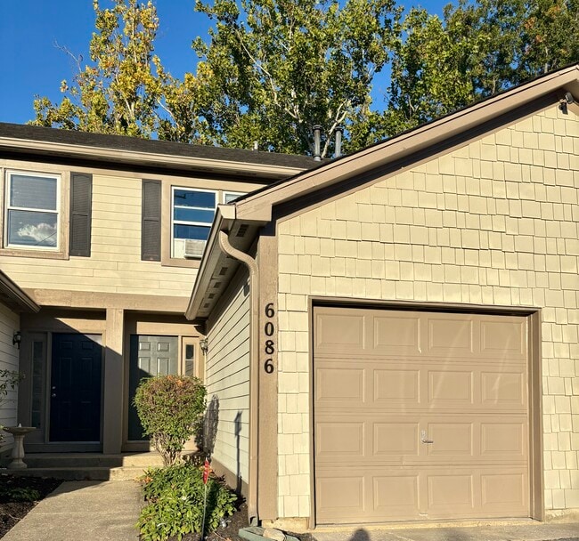 Building Photo - 6086 S Bay Dr