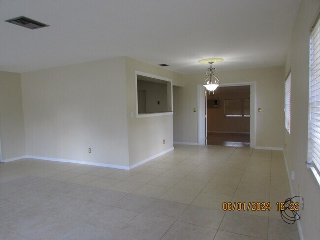 Photo - 211 W Laila Dr
