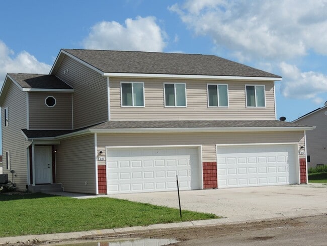 Building Photo - Spacious Duplex in Stanley, ND