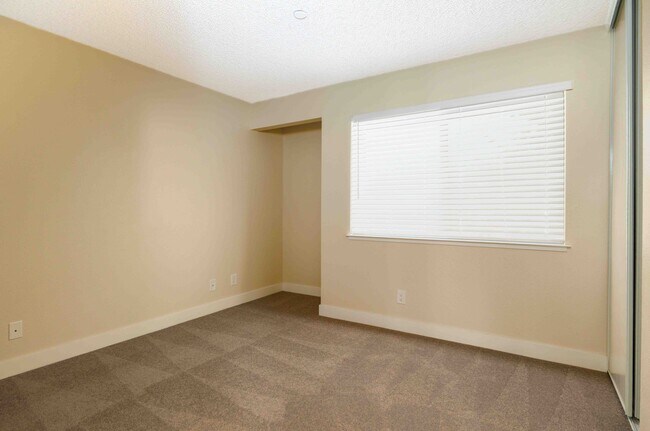2BR, 1.5BA Townhouse Bedroom