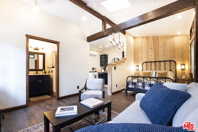 Photo - 1722-1722 1/2 N Stanley Ave