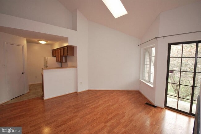 Building Photo - 10825 Amherst Ave Unit F