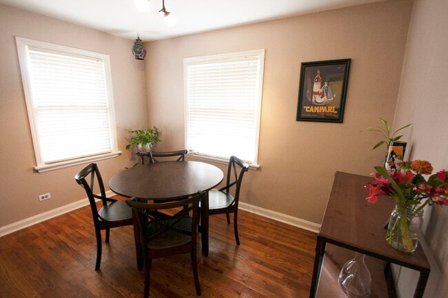 Photo - 2995 Leyden St