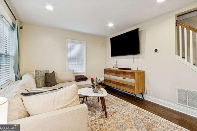 Photo - 1865 Stanton St