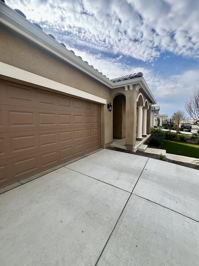 Photo - 634 Wood Crest Ave