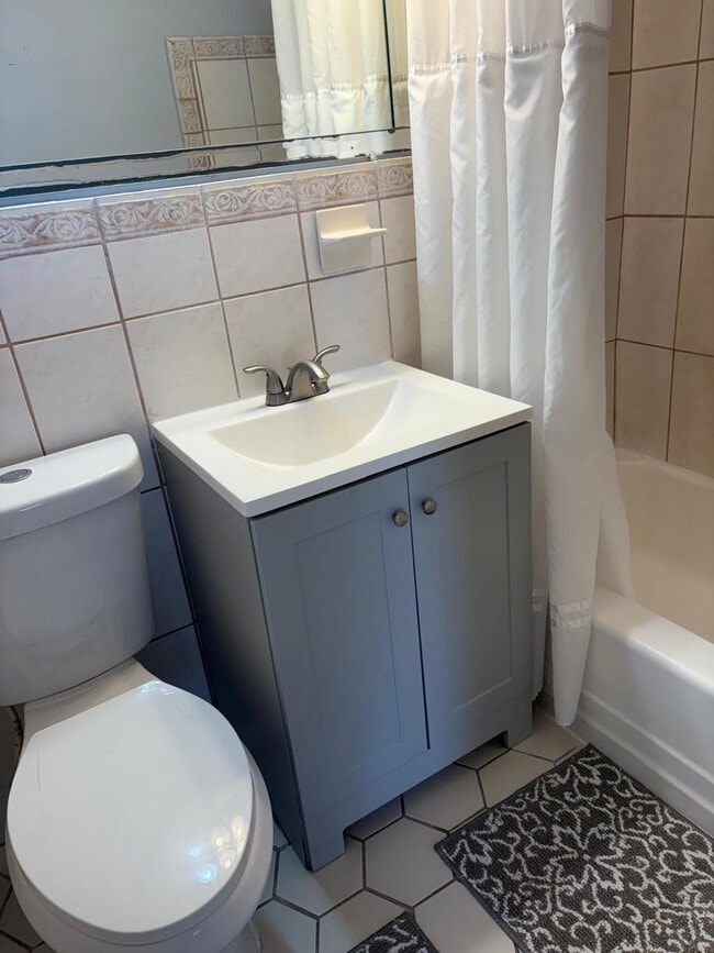 Photo - 1101 NE 5th St Unit Private Efficiency Apt