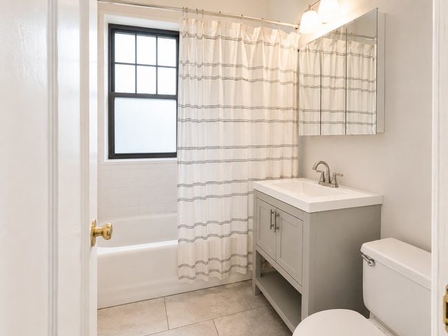 Photo - 2332 W Addison St Unit B1