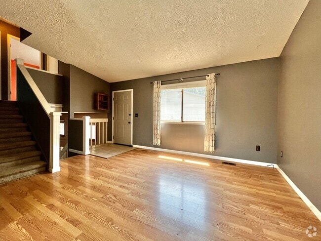 Building Photo - Fantastic 3-Bed, 2-Bath Home in Great Love...