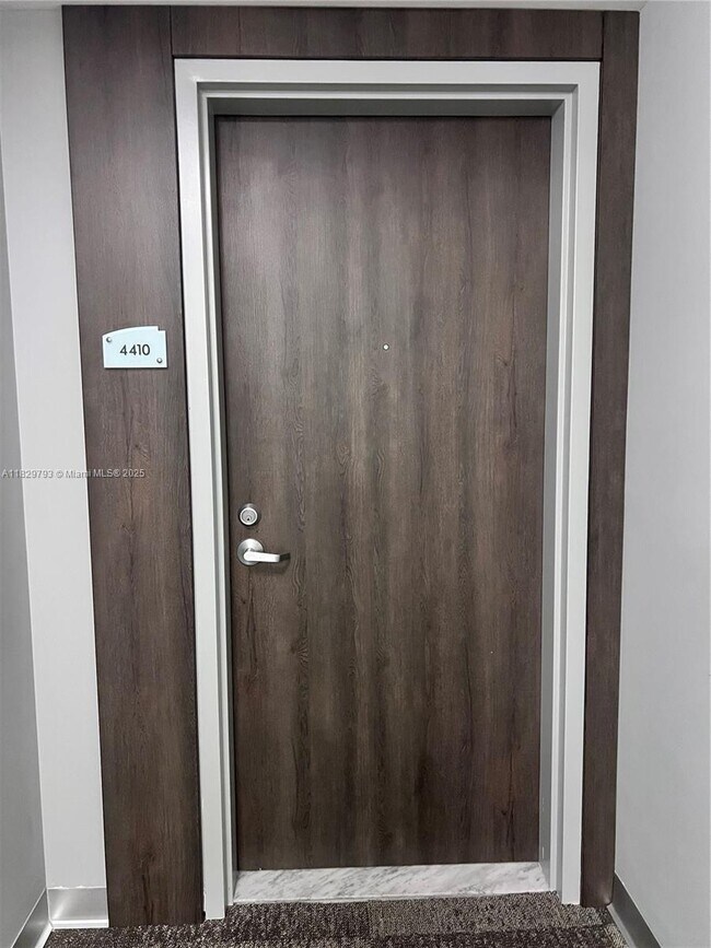 Photo - 92 SW 3rd St Unidad 4410