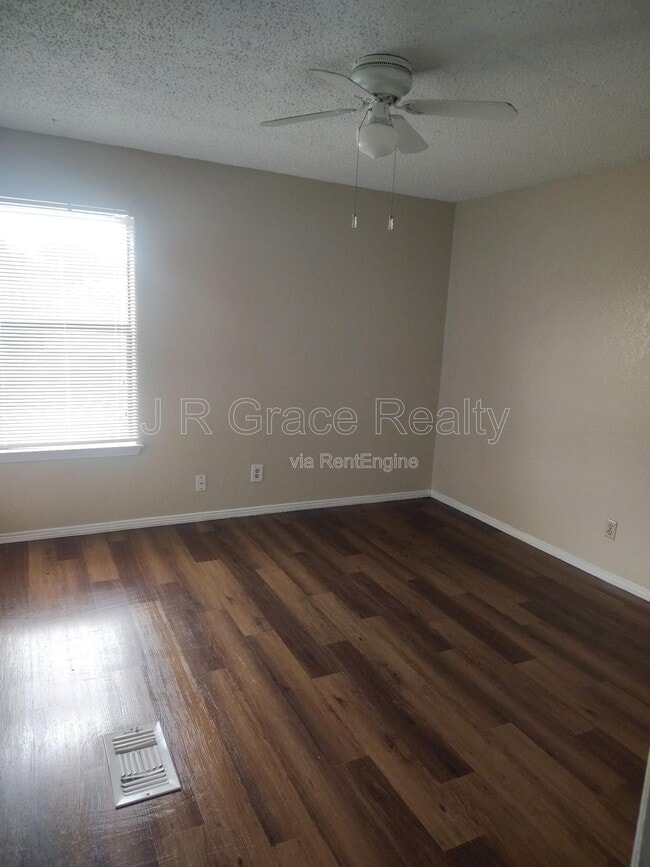 Photo - 5947 Shadydell Dr