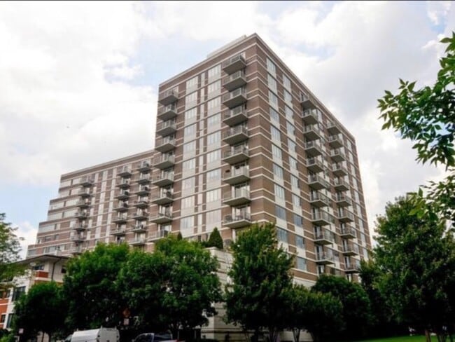 Building Photo - 1515 S Prairie Ave Unit 617