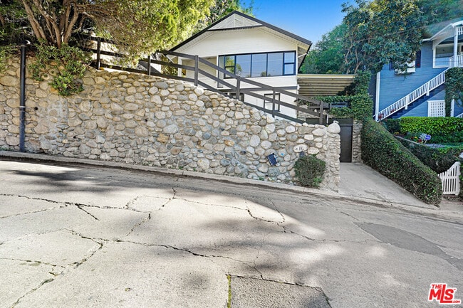 316 Crane Blvd