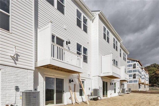 Photo - 130 Scotland Ln