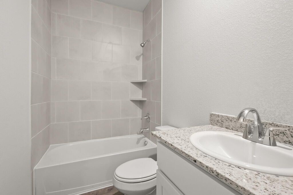 Photo - 496 Shoreview Dr