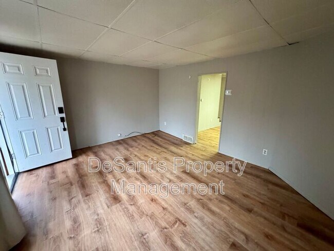 Photo - 474 Stang Ave