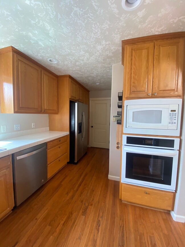 Photo - 748 Mule Deer St NW