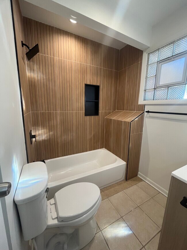 Photo - 1655 N Artesian Ave Unit 2