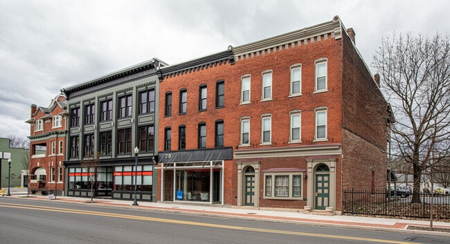 Building Photo - 215 E 3rd St Unit 2D Rental