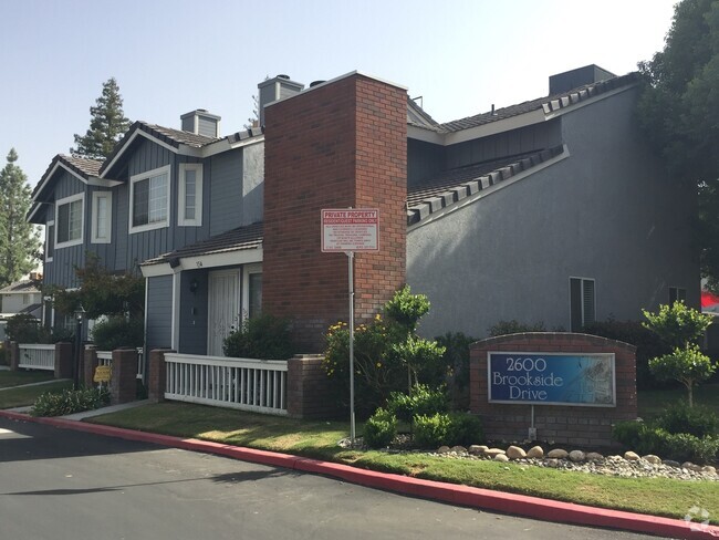 Building Photo - Southwest Bakersfield Rental