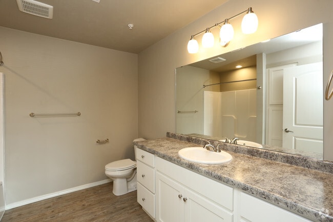 2BR, 2BA - Lower