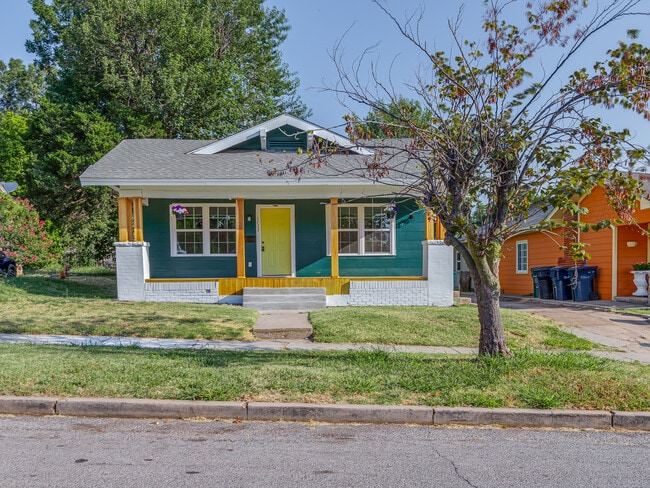 Building Photo - 1723 W Park Pl