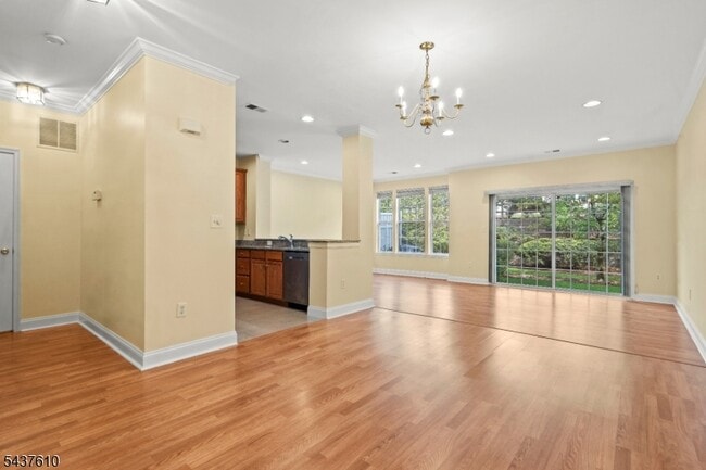Photo - 260 Riverwalk Way