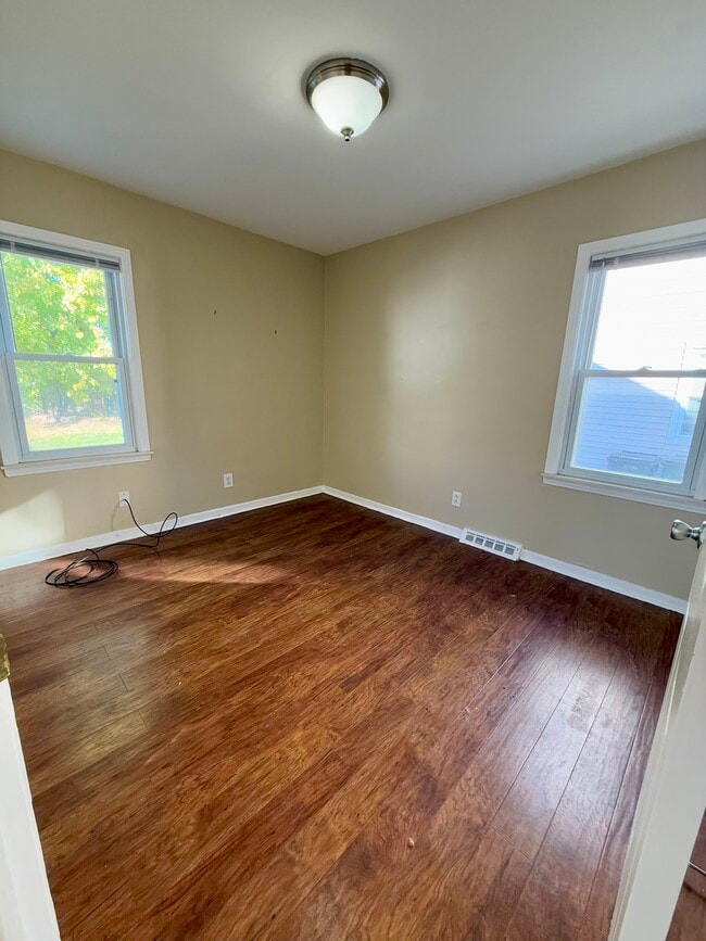 Photo - 715 Donald Ave