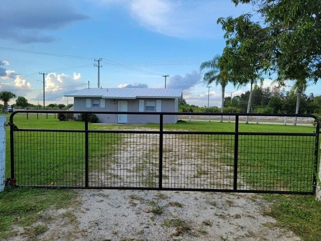 Photo - 16900 SW Lincoln St