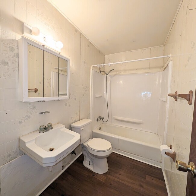 Photo - 610-620 Blair St