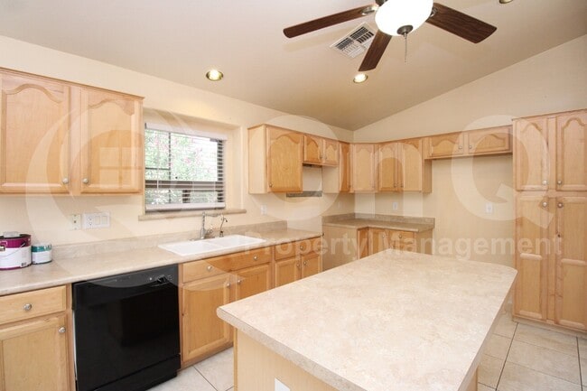 Photo - 653 W Dexter Way