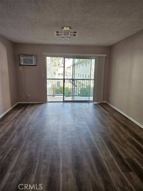 Photo - 18307 Burbank Blvd