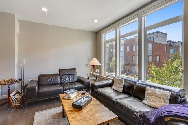 Photo - GREAT LOCATION!! Stunning 3BD/3.5BA luxury 4-level townhouse!