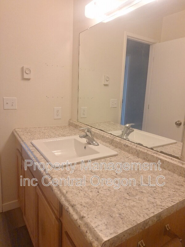 Photo - 1000 NE 3rd St Unit 10