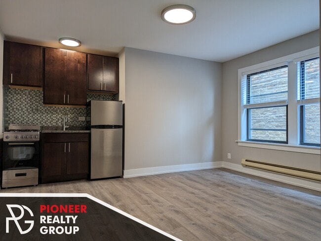 Building Photo - 4542 N Damen Ave Unit 210