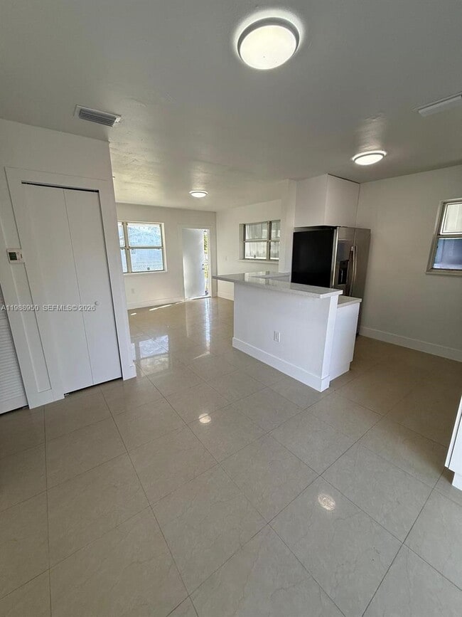 Photo - 625 NW 9th Ave