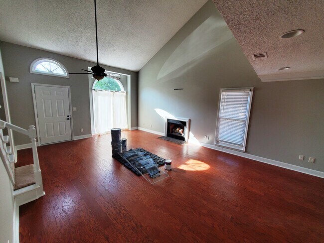 Great Room / Entrance - 2675 Arbor Glen Pl