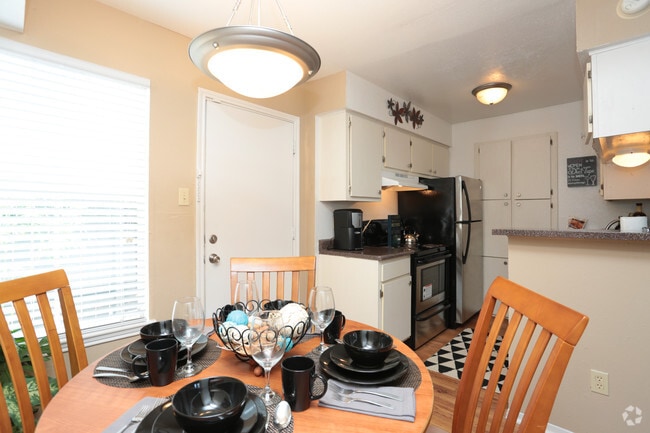 1BR, 1.5BA 711SF - Dining Room